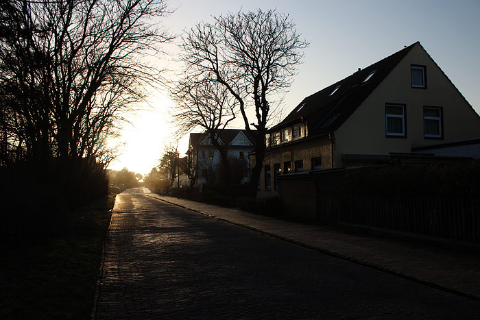 Bahnhofstraße am Abend