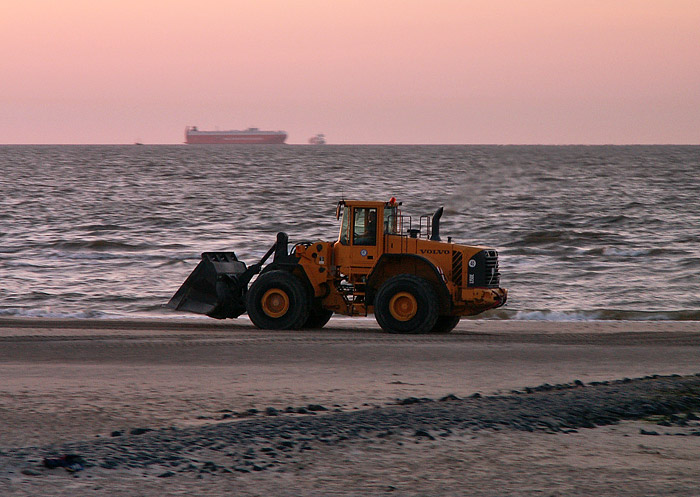 Volvo Radlader am Strand