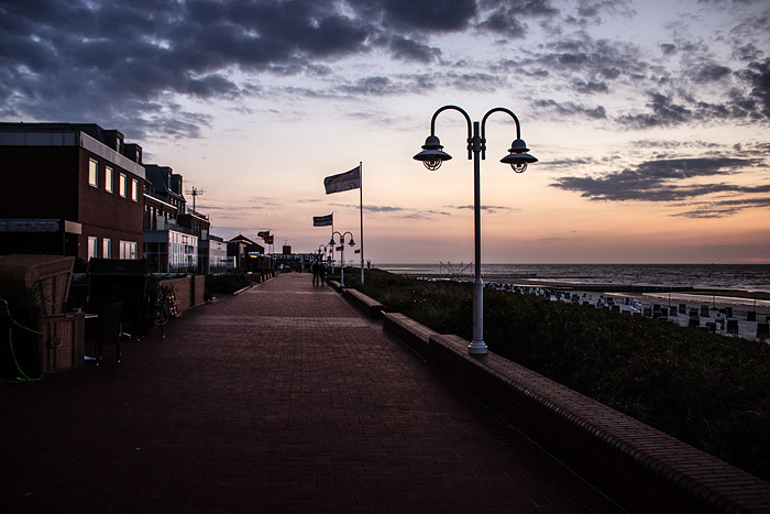 Abendliche Strandpromenade