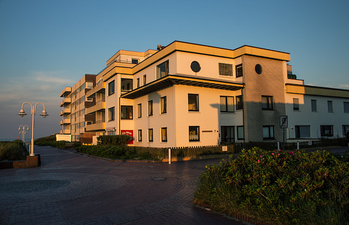 Dünenschlößchen an der Strandpromenade