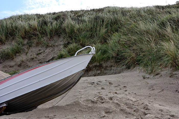 Motorboot an der D&uuml;nenkante