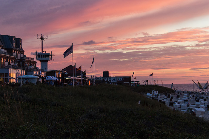 Strand und Promenade am Abend