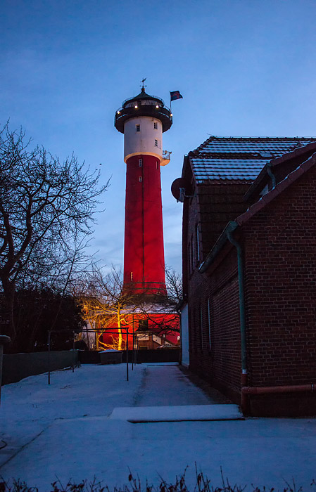 Alter Leuchtturm im D&auml;mmerlicht