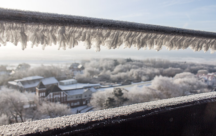 Advektionsreif am Gel&auml;nder