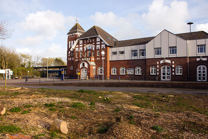 Bahnhof vom Niobeplatz aus gesehen