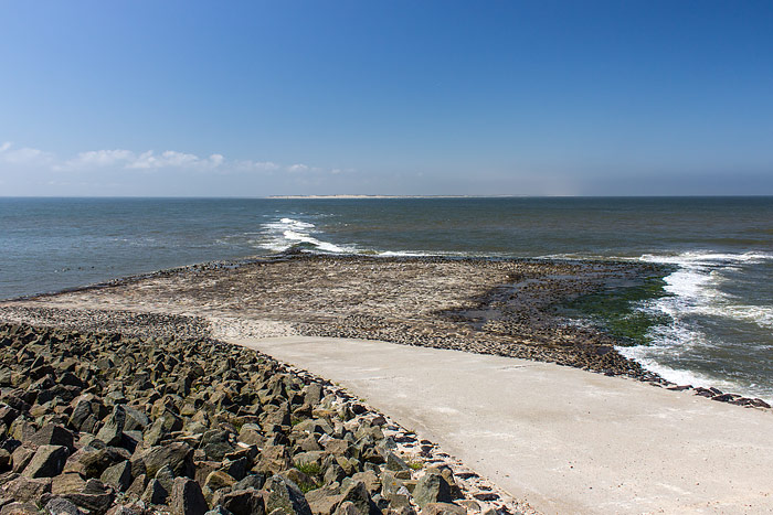 Plateau vor dem Deckwerk