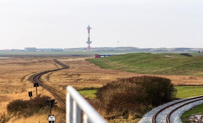 Bahngleise im Deichvorland