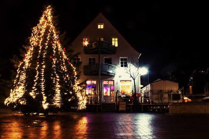 Weihnachtsbaum auf dem Appellplatz