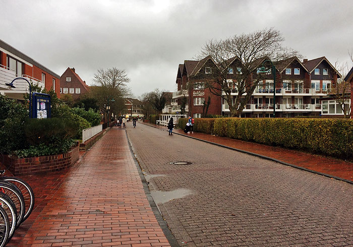 Regenspaziergang im Dorf