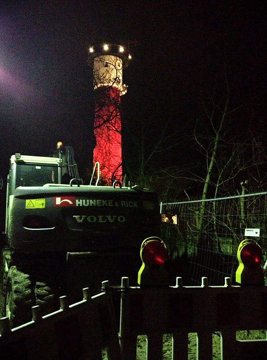 Alter Leuchtturm bei Nacht