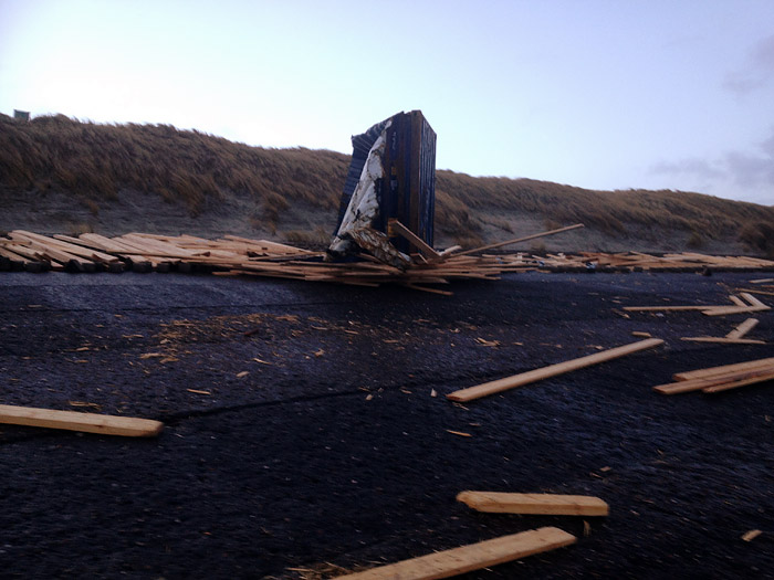 &Uuml;berseecontainer auf dem Deckwerk