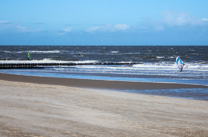 Windsurfer vorm Hauptstrand