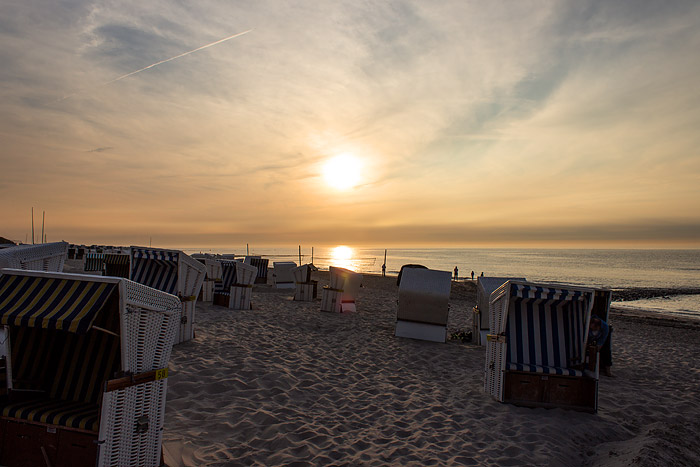 Strandk&ouml;rbe im Abendlicht