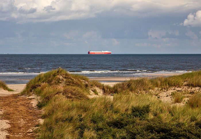 Blick von den D&uuml;nen zum Fahrwasser