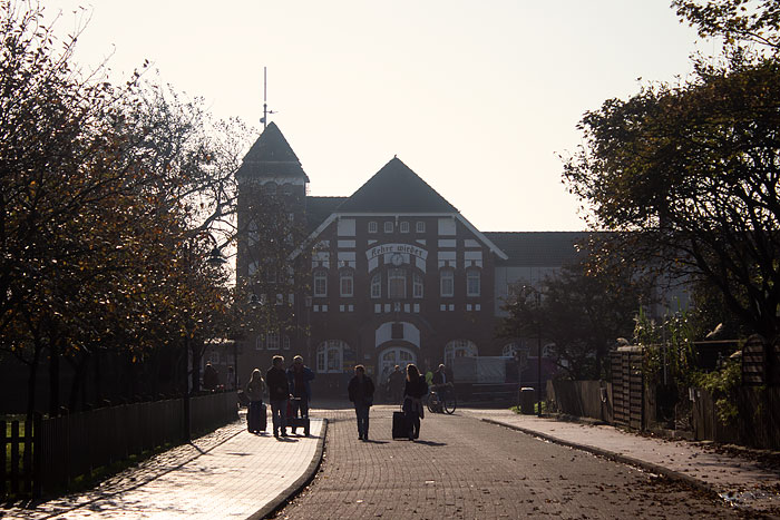 Zedeliusstra&szlig;e mit Bahnhof
