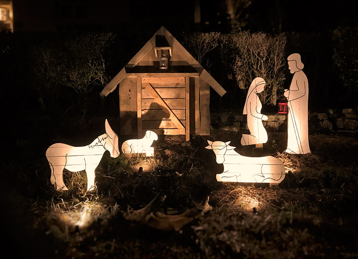 Krippe mit Maria und Josef