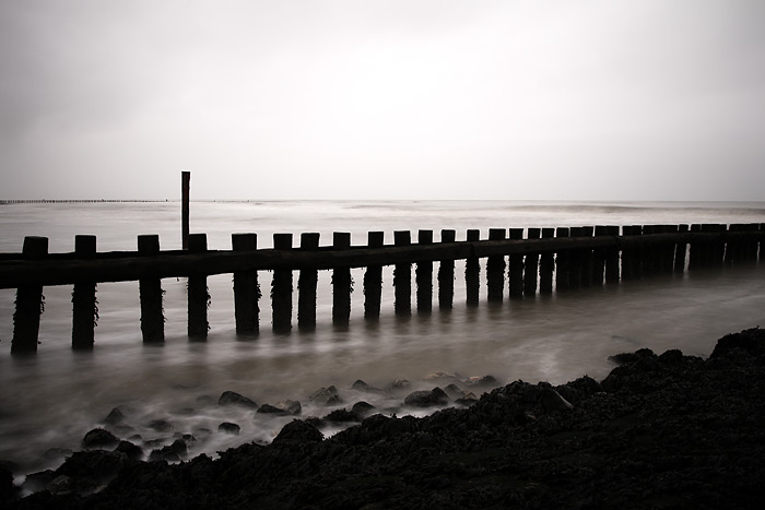 Pf&auml;hle in der Brandung