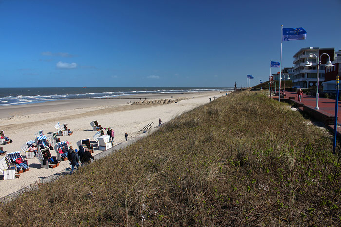 Hauptstrand von der Promenade aus gesehen