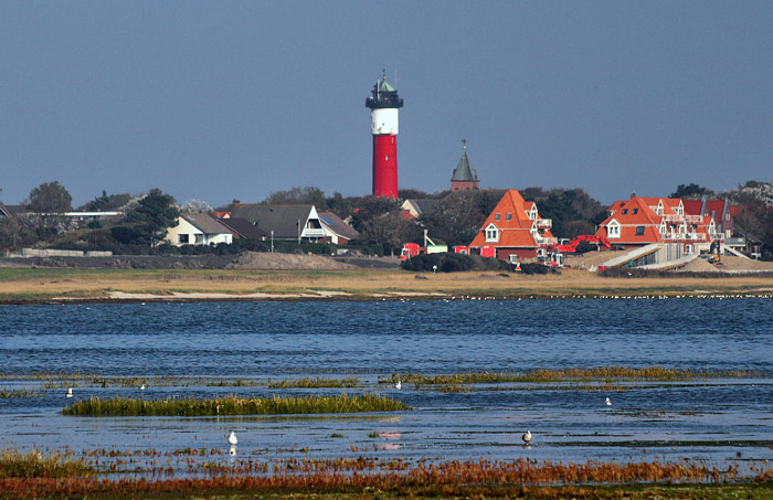 Inseldorf durch Teleobjektiv betrachtet