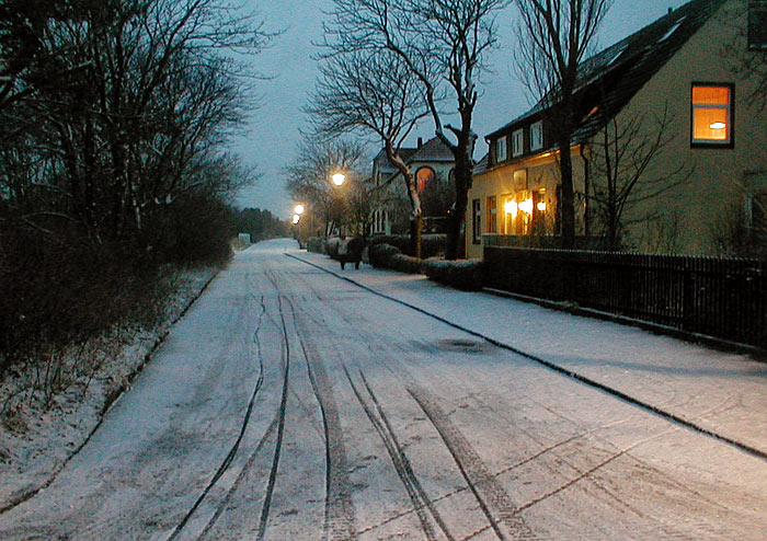 Winterliche Bahnhofstra&szlig;e