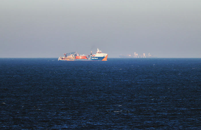 Kabelleger Nexus im Fahrwasser vor der Insel
