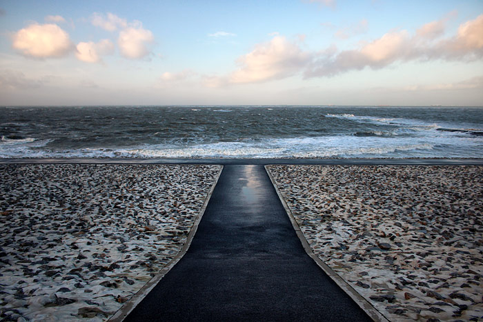 Weg auf dem Westdeckwerk