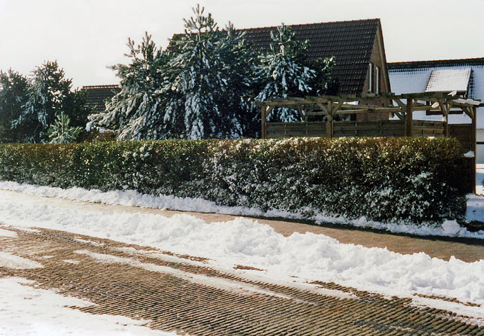Schneehaufen in der Charlottenstra&szlig;e
