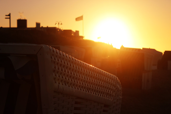 Strandk&ouml;rbe im Abendlicht