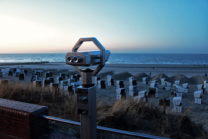 M&uuml;nzfernglas an der Promenade