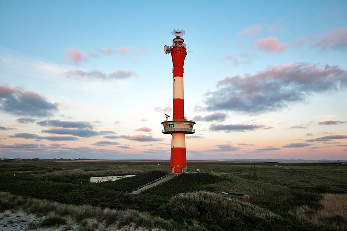 Neuer Leuchtturm in der Abendd&auml;mmerung