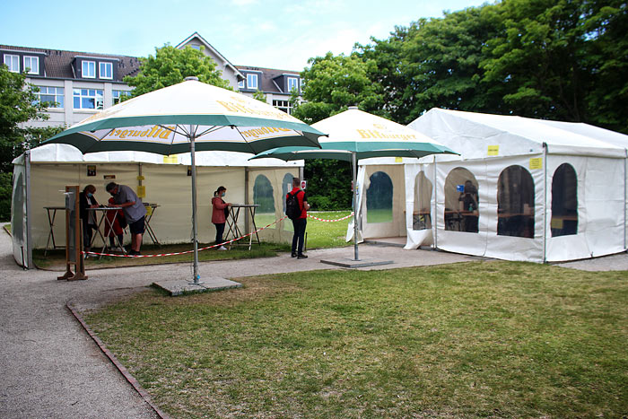 Testzentrum im kleinen Rosengarten