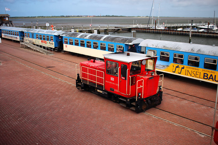 Personenzug und Lok 399&nbsp;108-0