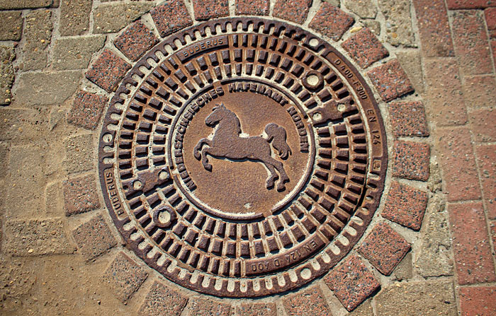 Schachtdeckel am Wangerooger Anleger