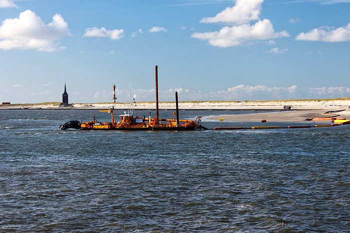 Baggerarbeiten nördlich der Hafeneinfahrt