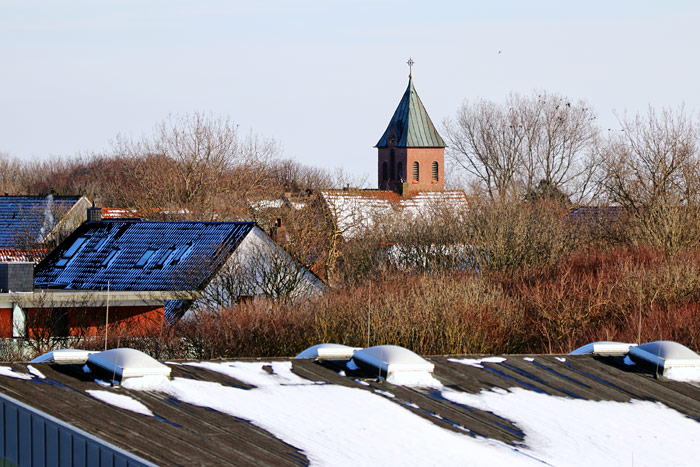 Nikolaikirche von der Aussichtsd&uuml;ne aus gesehen