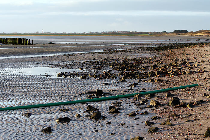 Steintr&uuml;mmer und Rohrleitungen