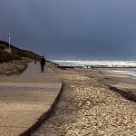 Strandmauer am Tagesstrand