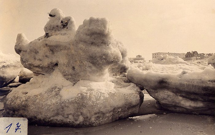 Eisschollen am Hauptstrand