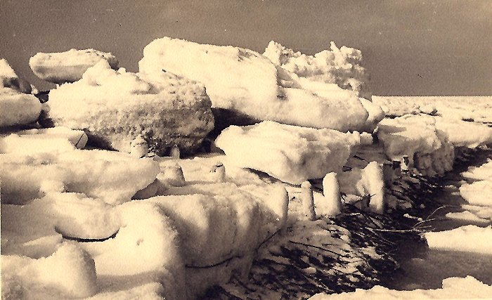Eisschollen am Hauptstrand