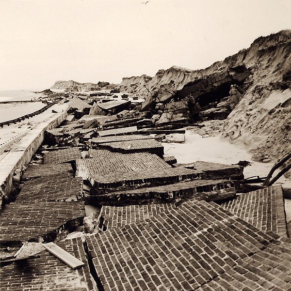Sturmflut 1962. Zerst&ouml;rte Strandmauer