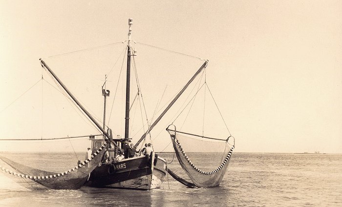 Kutter beim Krabbenfang