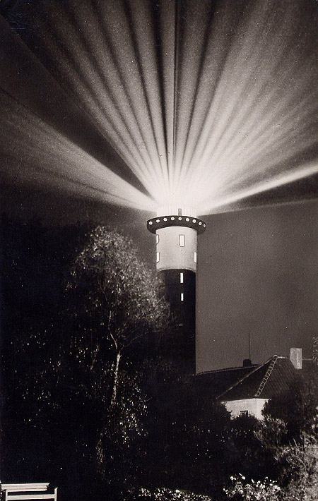 Alter Leuchtturm bei Nacht