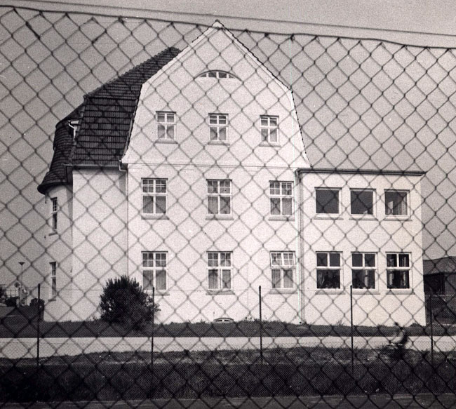 Haus Ansgar vom Tennisplatz aus gesehen