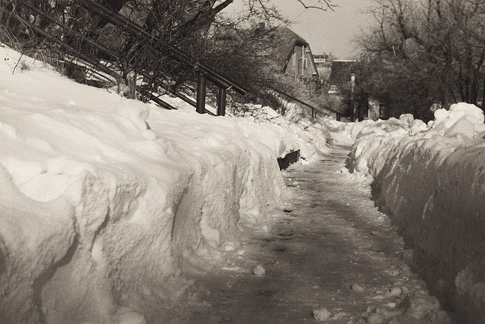 Dorfplatz im Katastrophenwinter