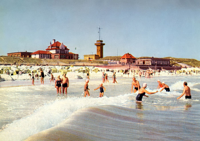 Badeleben an der Strandhalle