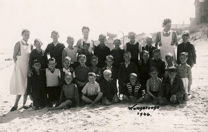 Sch&uuml;lergruppe am Strand