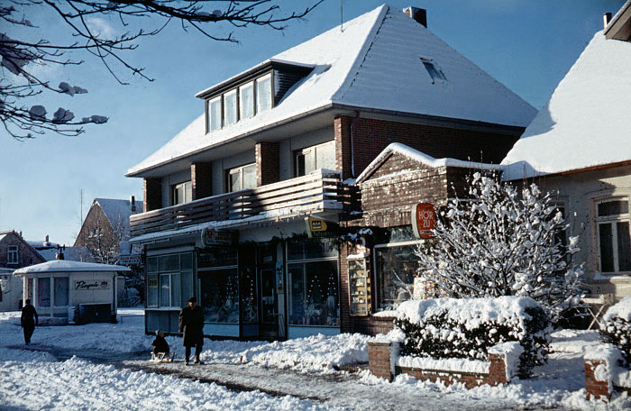 Tief verschneite Zedeliusstra&szlig;e