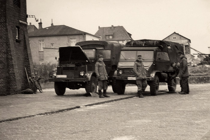 Bundeswehrwagen am Spritzenhaus