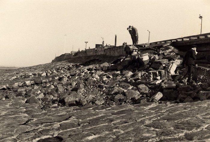Strandmauer im Westen