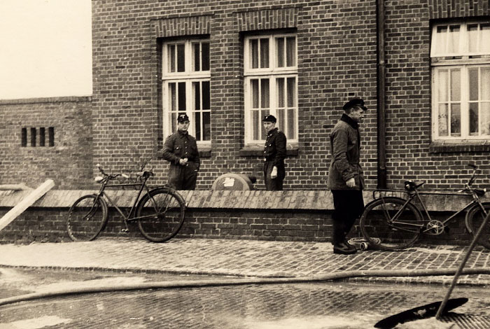 Die Feuerwehr pumpt Keller aus